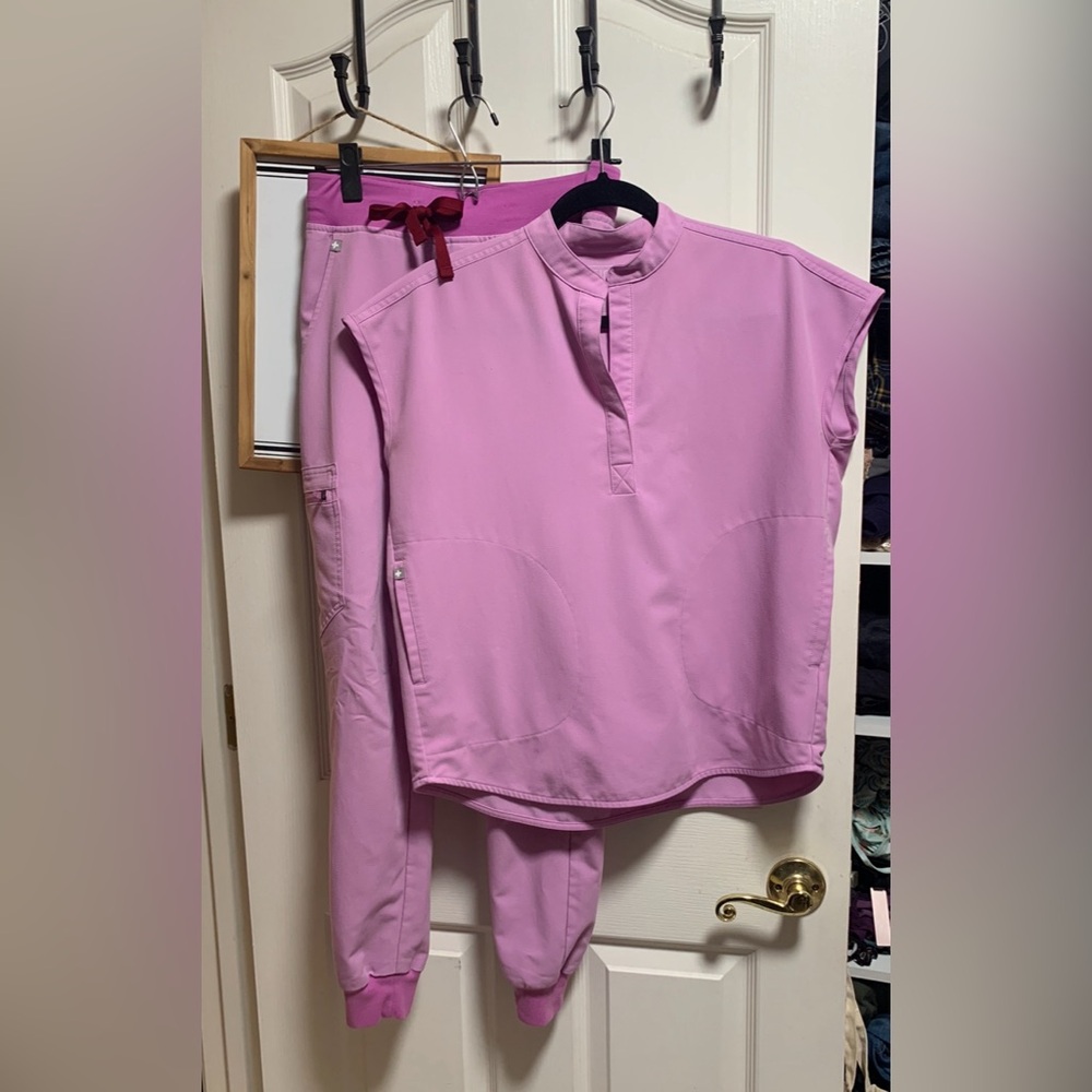 Figs scrubs set Raphael top XXS and Zamora joggers in XS color Dusk